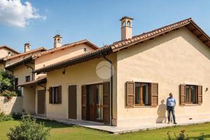 VILLA A SCHIERA D'ANGOLO A BRA