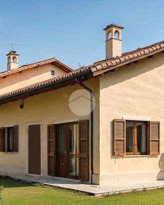VILLA A SCHIERA D'ANGOLO A BRA