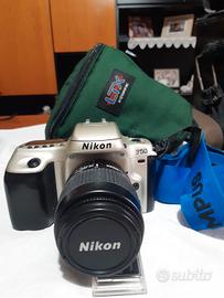 macchina fotografica con flash 