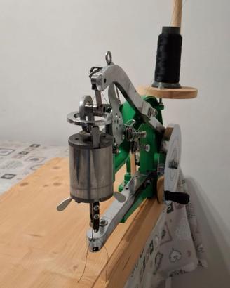 Macchina da cucire cuoio e pellami