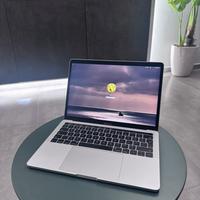 Macbook pro 13” i5 8gb 256gb ssd  TOUCHBAR