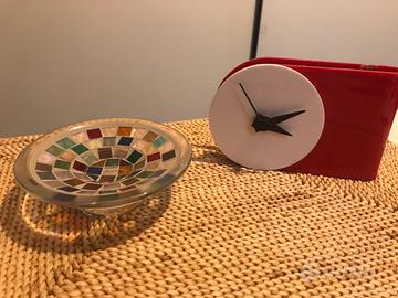 Porta oggetti e orologio