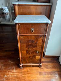 Comodino antico in legno e marmo