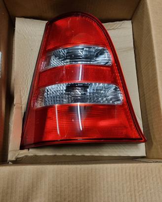 FARO POSTERIORE MERCEDES