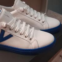 Scarpe V2 BRAND nuove numero 41.