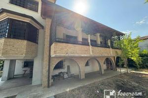 Villa di 321 m² con più di 5 locali e box auto dop