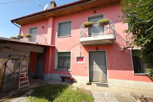 CASA SEMINDIPENDENTE A MAJANO