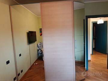 Armadio con anta e angolo a specchio