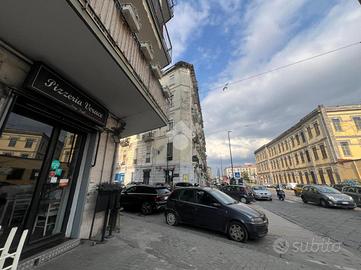 NEGOZIO A NAPOLI