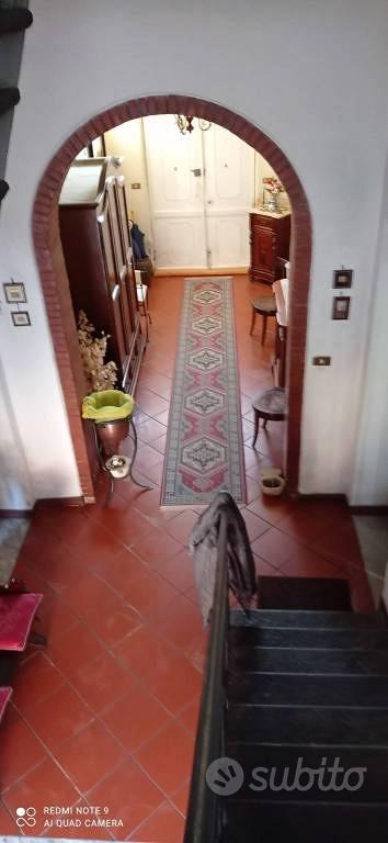 Villa di 400 m² con più di 5 locali a Lucca