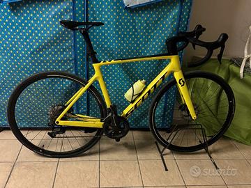 bicicletta corsa Scott Addict RC 30