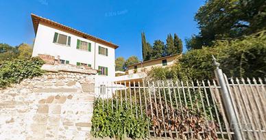 Bilocale con giardino e depandance a Scandicci