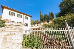 Bilocale con giardino e depandance a Scandicci