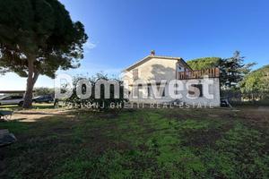 Rustico / Casale di 301 m² con più di 5 locali a C