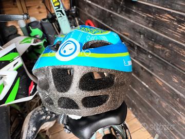 Casco bici e bicicletta 