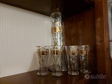 Bicchieri antichi con caraffa