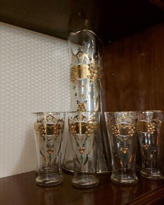 Bicchieri antichi con caraffa