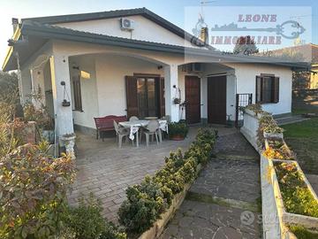 Villa di 250 m² con 5 locali e box auto a Noviglio