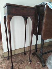 Tavolino portagioie antico