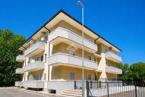 3 LOCALI A ALBA ADRIATICA