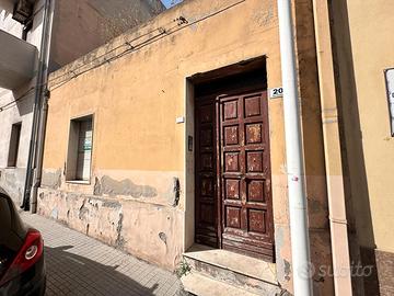 Casa indipendente da ristrutturare a Pirri