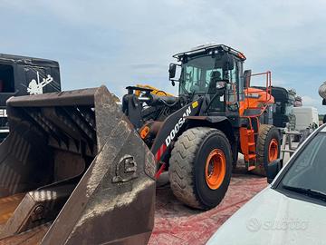 PALA GOMMATA DOOSAN DL380