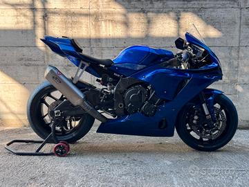 Yamaha r1 