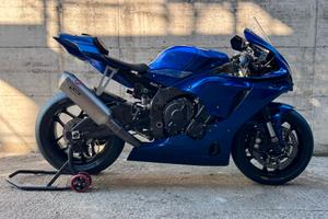 Yamaha r1 
