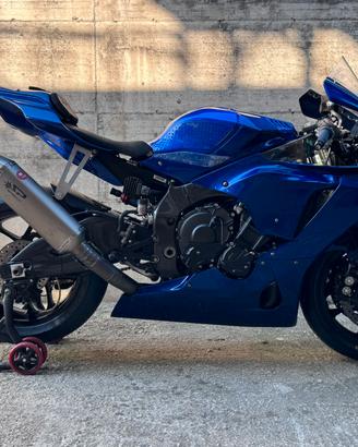 Yamaha r1 