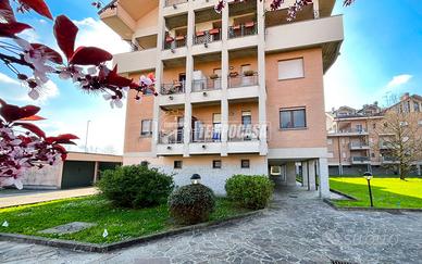AMPIO 3 LOCALI CON DOPPI SERVIZI, TERRAZZO, BOX AU