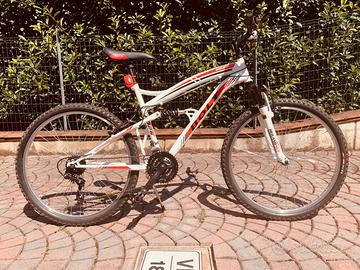 Splendida Mountain Bike professionale "BOLT"