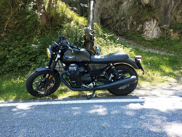 Moto Guzzi VII Stone 750