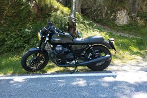 Moto Guzzi VII Stone 750