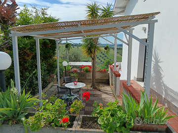 Appartamento con giardino e parcheggio privato