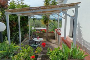 Appartamento con giardino e parcheggio privato