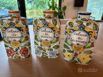 Tre vasi particolari stile farmacia