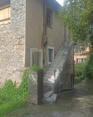 A Castelbianco, sottotetto su casa indipendente