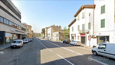 Box / Garage di 200 m² a Modena