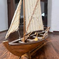 Modellino barca a vela in legno artigianale