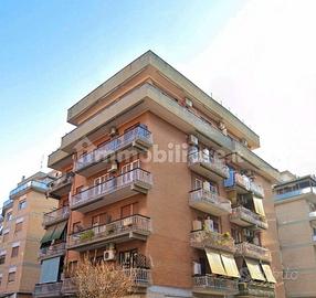 BILOCALE CON BALCONE E ASCENSORE 53 mq