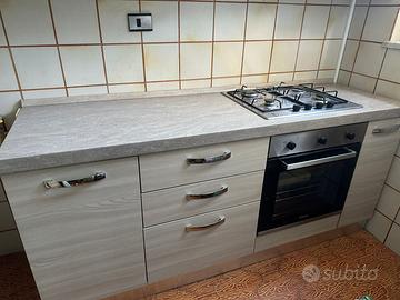 Cucina pari al nuovo