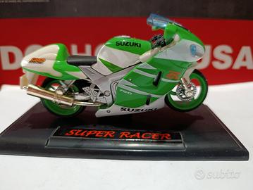 Modellino di Suzuki GSX R750 in scala 1/18