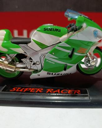 Modellino di Suzuki GSX R750 in scala 1/18