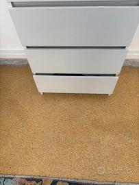 Credenza a tre cassetti bianca