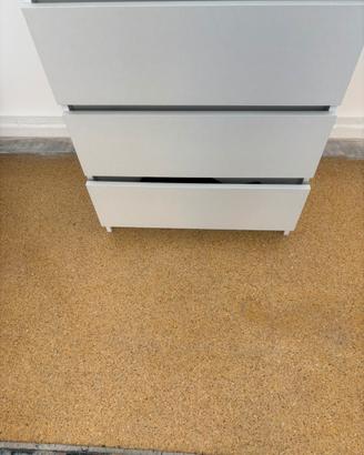 Credenza a tre cassetti bianca