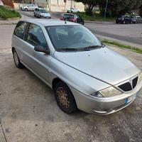 Lancia y 2001