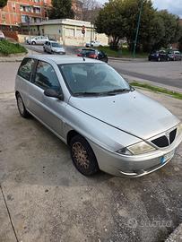 Lancia y 2001