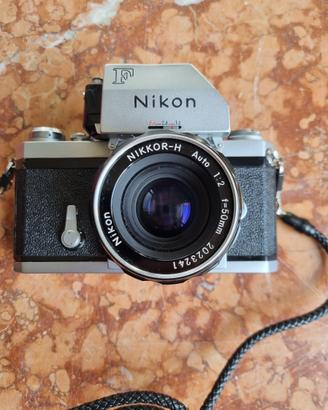 Nikon F + obiettivi Nikkor + accessori