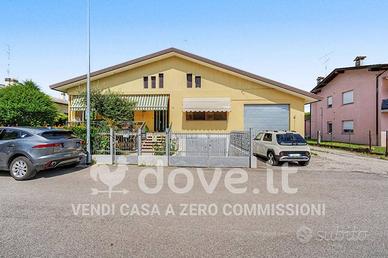 Casa indipendente di 235 m² con 4 locali e box aut