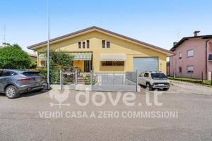 Casa indipendente di 235 m² con 4 locali e box aut